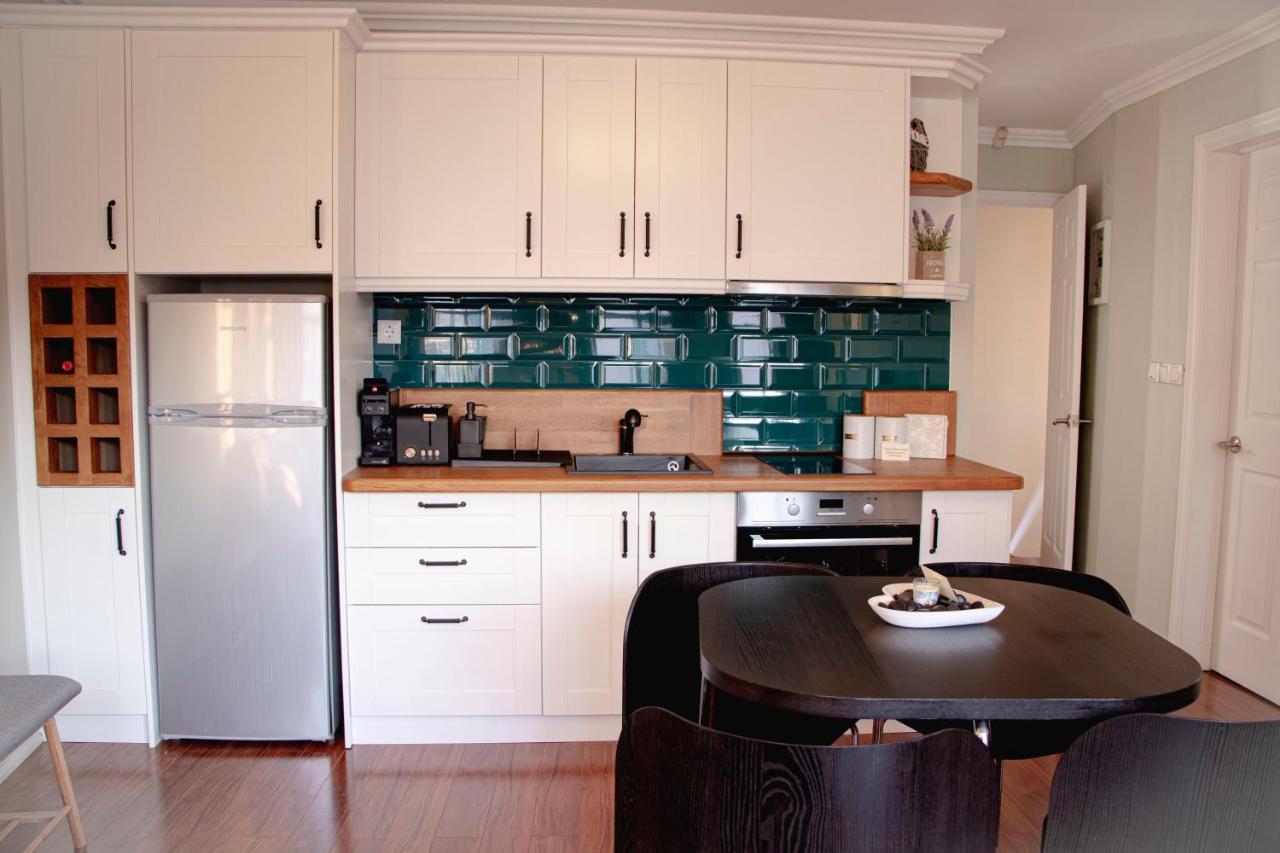 Theothea Apartment *
